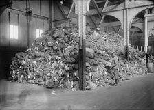 Soldiers bags astray, 1919. Creator: Bain News Service