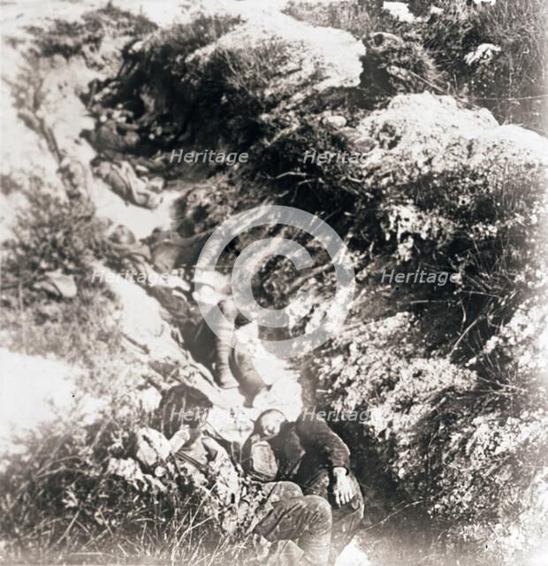 Soldiers on the battlefield, c1914-c1918. Artist: Unknown.