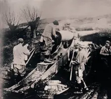 Soldiers with heavy artillery, c1914-c1918