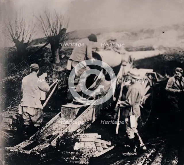 Soldiers with heavy artillery, c1914-c1918. Artist: Unknown.