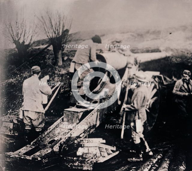 Soldiers with heavy artillery, c1914-c1918. Artist: Unknown.