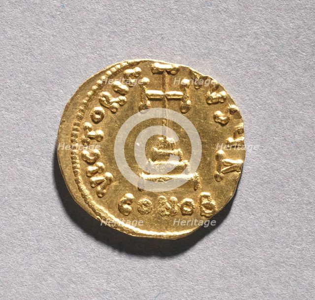 Solidus with Tiberius III Apsimarus (reverse), 698-705. Creator: Unknown.