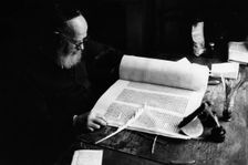 Solomon Alter, official scribe to the London Beth Din. Creator: Unknown