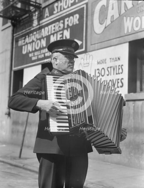 Solo, Salvation Army, San Francisco, California, 1939. Creator: Dorothea Lange.