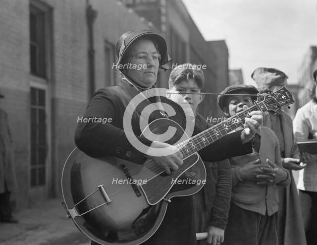 Solo, Salvation Army, San Francisco, California, 1939. Creator: Dorothea Lange.