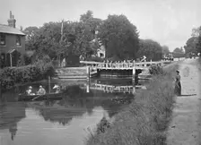 Sonning Lock: On the Thames c1896. Artist: GW Wilson and Company