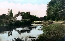 Sonning Lock on the River Thames, Berkshire, 1926.Artist: Cavenders Ltd