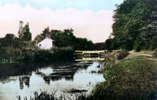 Sonning Lock on the River Thames, Berkshire, 1926.Artist: Cavenders Ltd