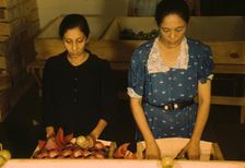 Sorting and packing tomatoes at the Yauco Cooperative Tomato Growers Association, Puerto Rico, 1942. Creator: Jack Delano