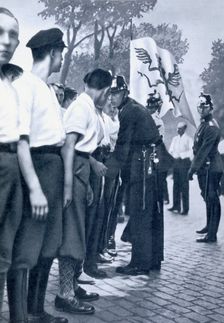 SA members being searched by the police in Berlin, c1920-1933. Creator: Unknown