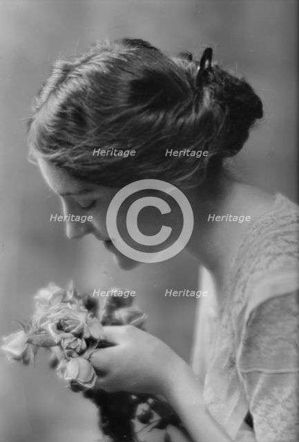 Sauer, Norma, Miss, portrait photograph, 1914 Aug. 15. Creator: Arnold Genthe.