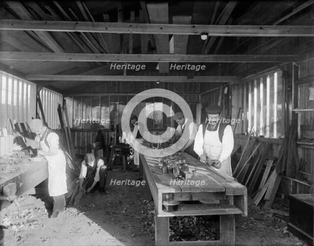 Saunders Boathouse, Goring, Oxfordshire, c1860-c1922. Artist: Henry Taunt
