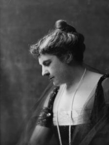 Sayles, F.A., Mrs., portrait photograph, 1917 May 18. Creator: Arnold Genthe