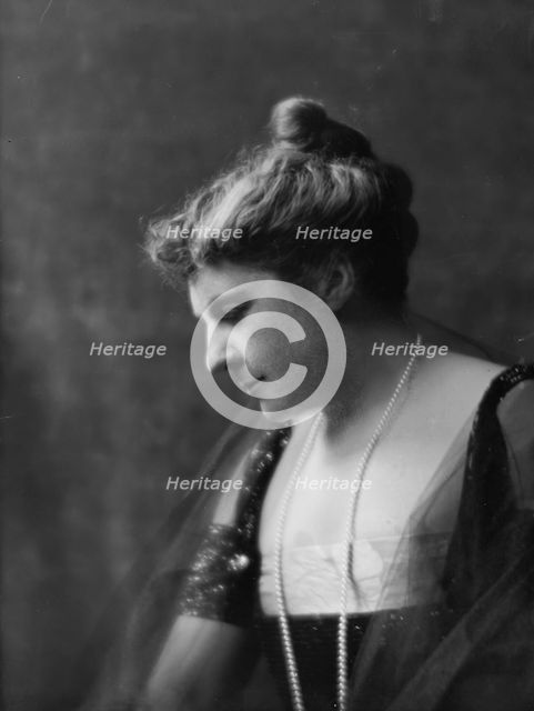 Sayles, F.A., Mrs., portrait photograph, 1917 May 18. Creator: Arnold Genthe.