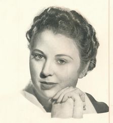 Says Lady Betty Bourke to her friends: Anyone Who Is A Good Mixer Knows The Value of Booth's Gun i