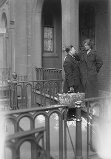 Sailor's farewell, between c1915 and c1920. Creator: Bain News Service