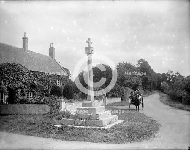 Saintbury Cross, Saintbury, Gloucestershire, c1860-c1922. Artist: Henry Taunt