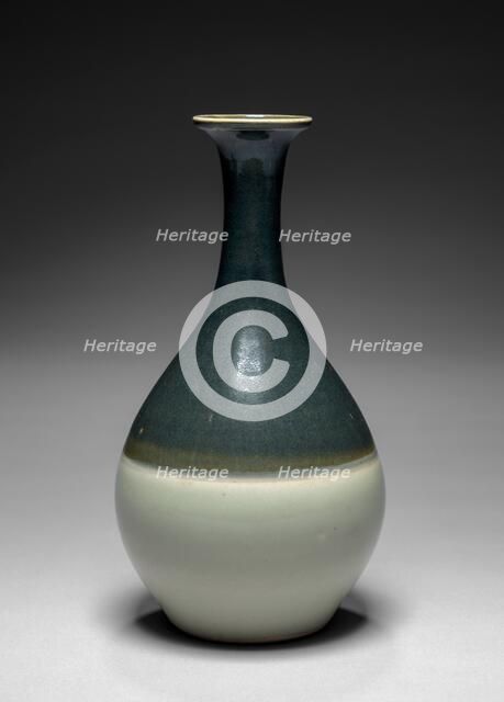 Sake Flask: Arita Ware, Imari Type, 17th century. Creator: Unknown.