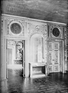 Salon, with Door Open into Dining Room - H¶tel Lauzun 1903