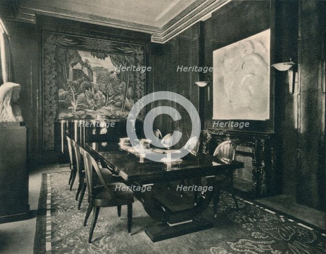 'Salle A Manger Dans L'Hotel D'Un Collectionneur', 1925.  Artist: Unknown.