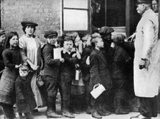 Salvation army communal kitchen, Bermondsey, London, 1917 (1936)