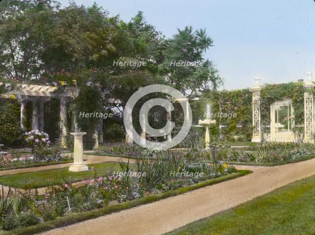 Samuel Knopf house, Lawrence, New York, c1913. Creator: Frances Benjamin Johnston.