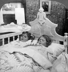 Sandman's Coming, Trying to go to Sleep Artist: American Stereoscopic Company