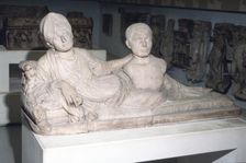 Sarcophagus woman holds bust of husband, c100-c110