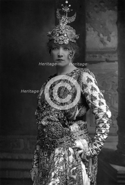 Sarah Bernhardt (1844-1923), French stage actress, 1890.Artist: W&D Downey