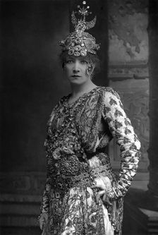 Sarah Bernhardt (1844-1923), French stage actress, 1890.Artist: W&D Downey