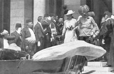 Sarajevo, Apres le premier attentat: le couple princier quitte l'hotel de ville 1914. Creator: Walter Tausch
