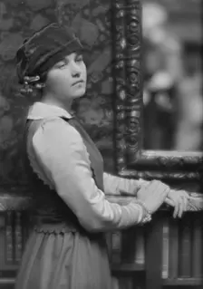 Sargent, Margaret, Miss, portrait photograph, 1916 Jan. 28. Creator: Arnold Genthe
