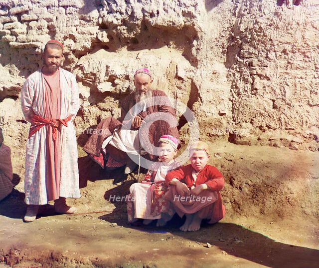 Sart types, Samarkand, between 1905 and 1915. Creator: Sergey Mikhaylovich Prokudin-Gorsky.