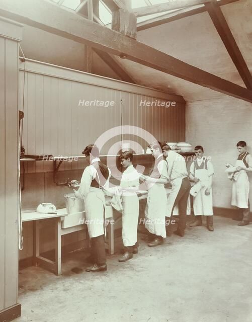 Scullery practice, Sailors' Home School of Nautical Cookery, London, 1907. Artist: Unknown.