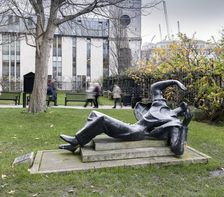 Sculpture of St Thomas Becket by Bainbridge Copnall, St Paul's Churchard, City of London, 2015. Artist: Chris Redgrave