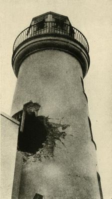 Scarborough lighthouse hit by a German bomb, First World War, December 1914, (c1920). Creator: Unknown