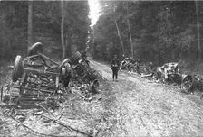 Scenes de Guerre; Sur la route de Soissons a Villers-Cotterets 1914. Creator: Unknown