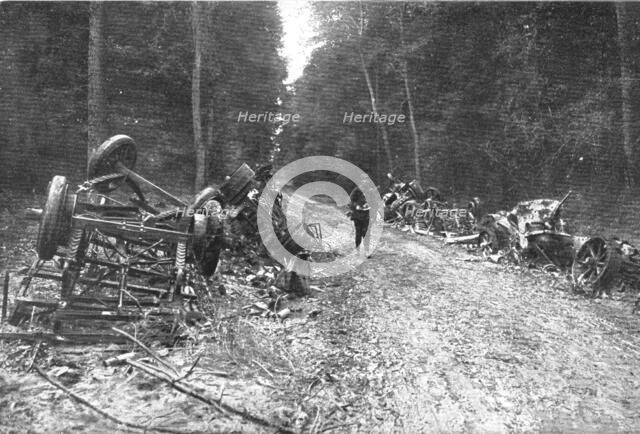 'Scenes de Guerre; Sur la route de Soissons a Villers-Cotterets', 1914. Creator: Unknown.