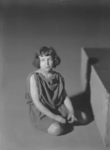 Scenes from Aedipus, a play by Augustin Duncan, between 1915 and 1921. Creator: Arnold Genthe