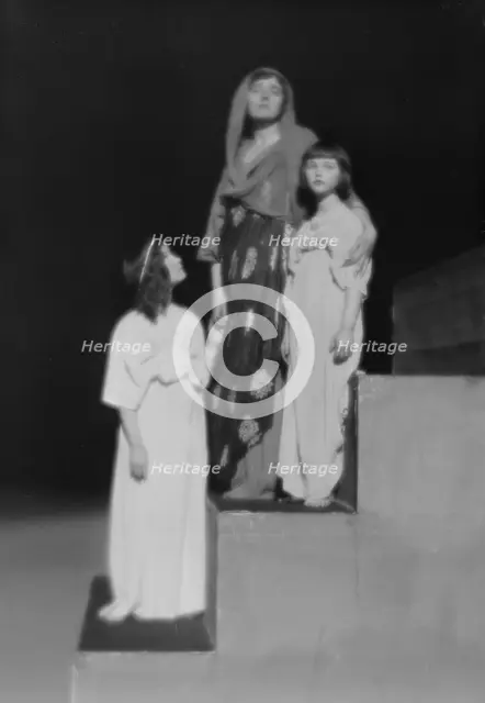 Scenes from Aedipus, a play by Augustin Duncan, between 1915 and 1921. Creator: Arnold Genthe.