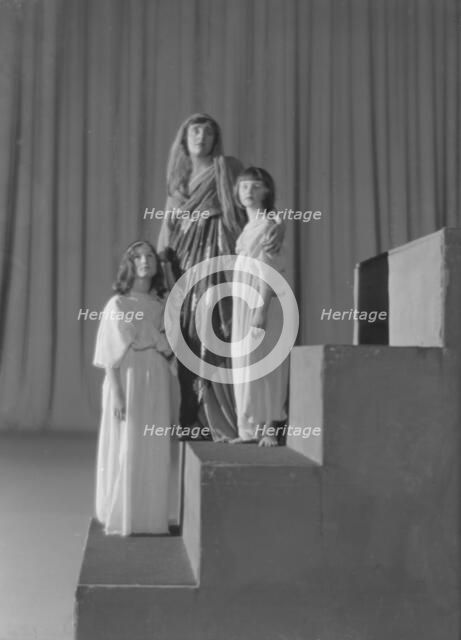 Scenes from Aedipus, a play by Augustin Duncan, between 1915 and 1921. Creator: Arnold Genthe.