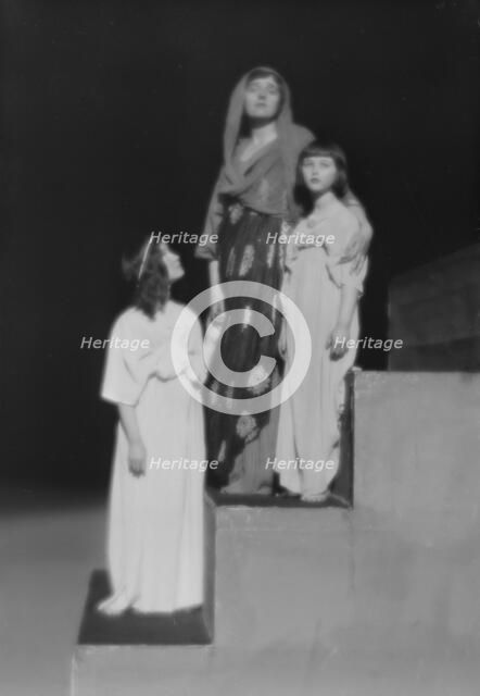 Scenes from Aedipus, a play by Augustin Duncan, between 1915 and 1921. Creator: Arnold Genthe.