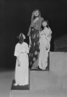 Scenes from Aedipus, a play by Augustin Duncan, between 1915 and 1921. Creator: Arnold Genthe