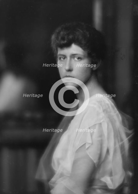 Scheld, Miss, portrait photograph, 1915. Creator: Arnold Genthe.
