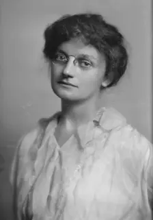 Schimmelfeng, Frances, portrait photograph, 1914 Dec. 3. Creator: Arnold Genthe