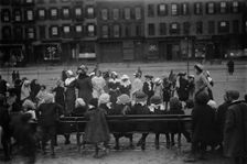 School children's Thanksgiving Games, 11/27/11, 1911. Creator: Bain News Service