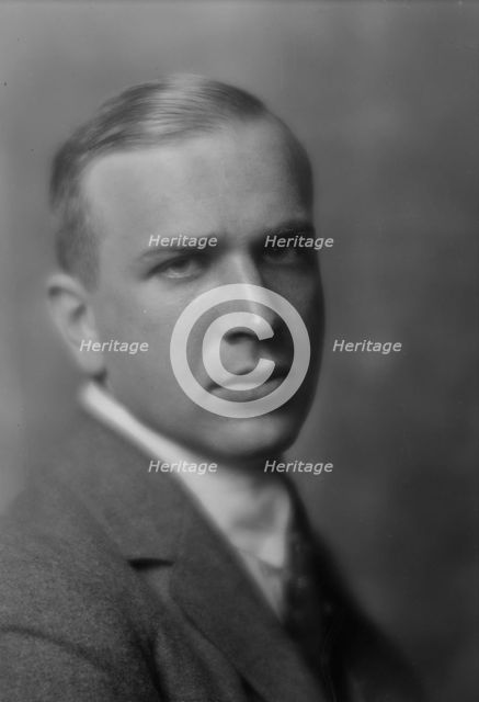 Schniewind, E.H., Mr., portrait photograph, 1915 Sept. 21. Creator: Arnold Genthe.