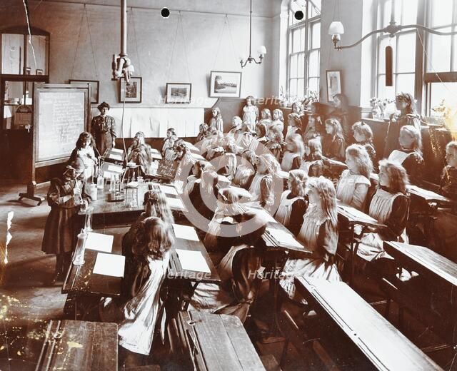 Science class, Albion Street Girls School, Rotherhithe, London, 1908. Artist: Unknown.