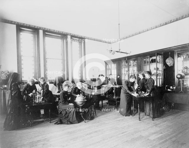 Science class in Georgetown Visitation Preparatory School, Washington, D.C., between 1890-1910(?). Creator: Frances Benjamin Johnston.