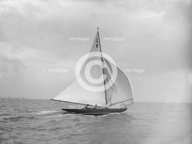 'Scotia IV' running downwind with spinnaker, 1913. Creator: Kirk & Sons of Cowes.